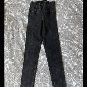 Rustic Aritzia leggings